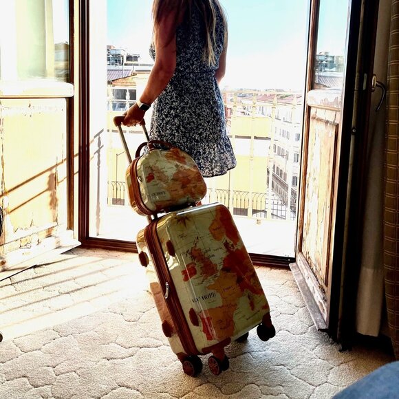 NEW - World Traveler Europe 2-Piece Hardside Polycarbonate Carry-On Luggage Set - Picture 2 of 13